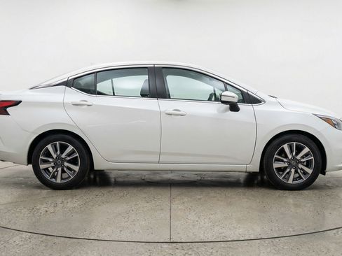 Used 2025 Nissan Versa SV FWD image 11