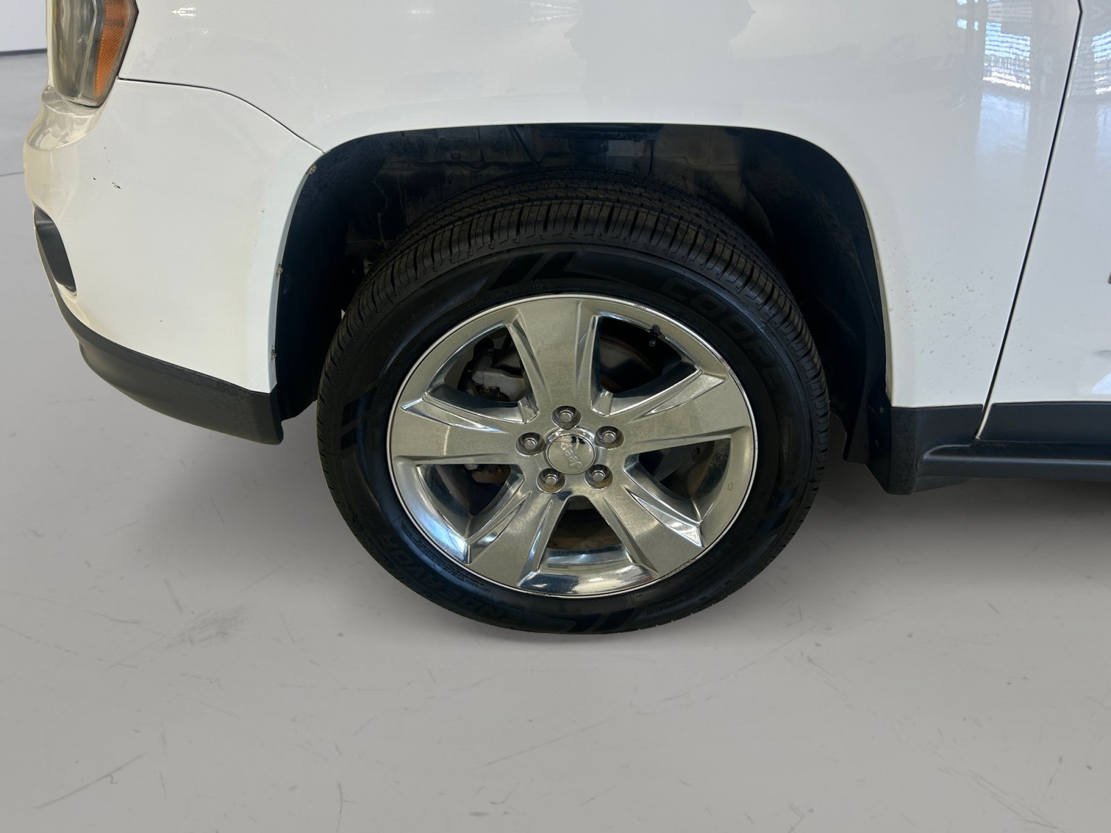 Used 2015 Jeep Compass Limited FWD image 9