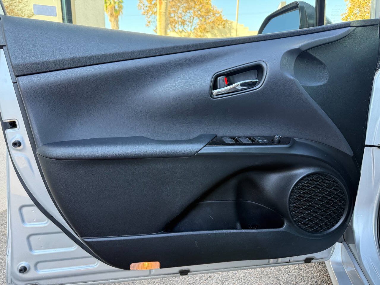 Used 2019 Toyota Prius L Eco FWD image 22