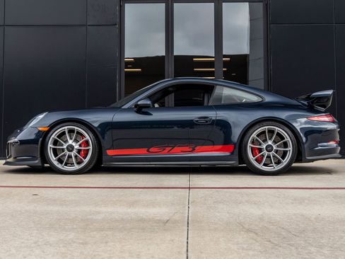 Certified 2015 Porsche 911 GT3 image 2