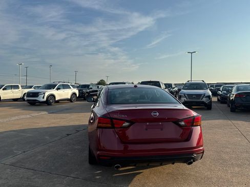 Certified 2025 Nissan Altima 2.5 SR w/ SR Premium Package FWD image 16