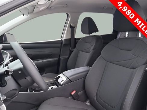 Used 2025 Hyundai Tucson SE image 12