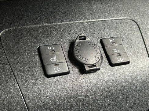 Used 2014 Toyota Prius Plug-In Hybrid image 29