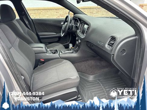 Used 2016 Dodge Charger SXT image 10