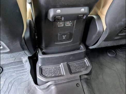 Used 2019 Jeep Wrangler Unlimited Rubicon AWD/4WD image 19