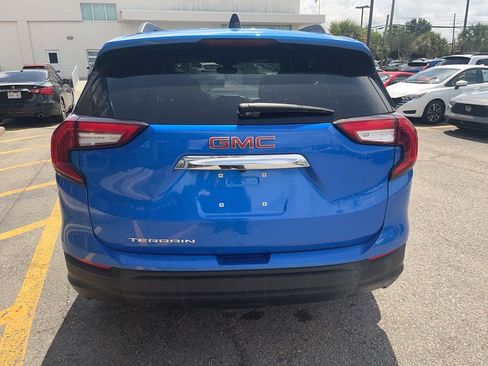 Used 2024 GMC Terrain SLE w/ Driver Convenience Package FWD image 5