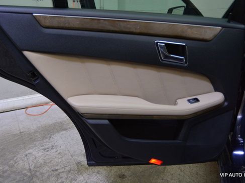 Used 2010 Mercedes-Benz E 350 4MATIC Sedan image 9