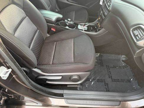 Used 2017 INFINITI QX30 FWD image 24