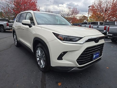 Used 2024 Toyota Grand Highlander Platinum image 11