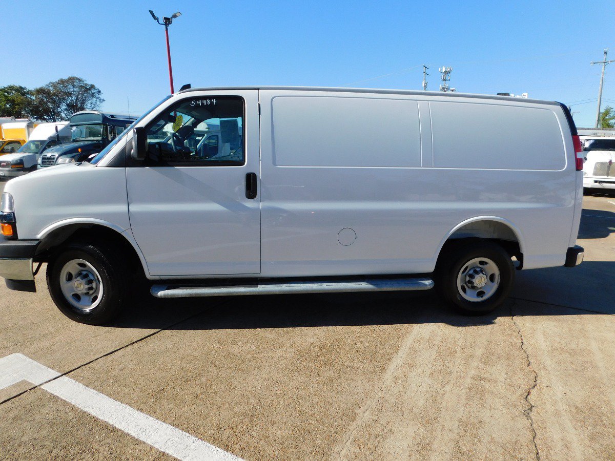 Used 2025 Chevrolet Express 2500 w/ Driver Convenience Package RWD image 5