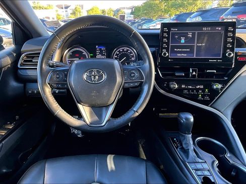 Used 2021 Toyota Camry SE w/ Cold Weather Package FWD image 5