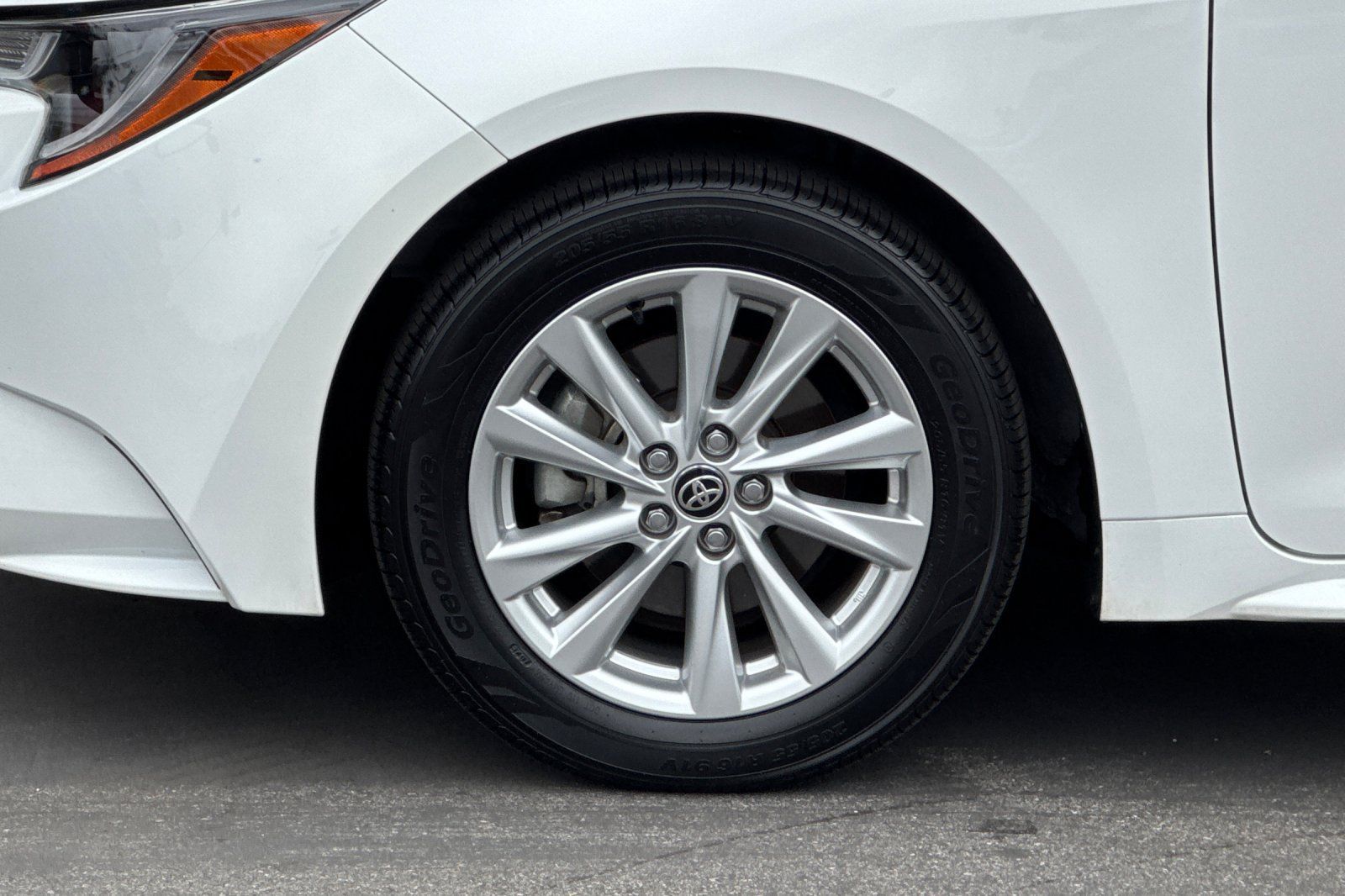 Used 2023 Toyota Corolla LE w/ LE Convenience Package FWD image 34