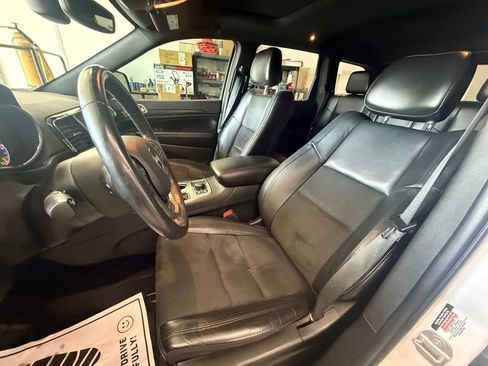 Used 2019 Jeep Grand Cherokee Altitude AWD/4WD image 12