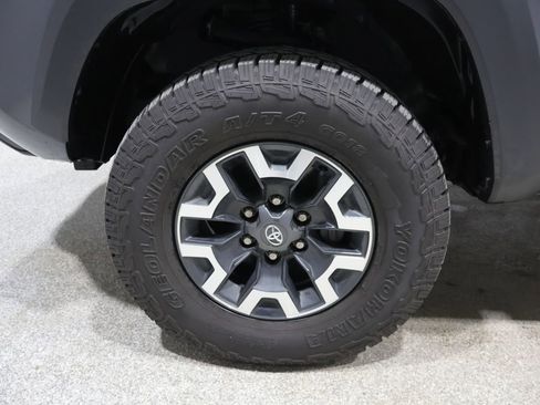 Used 2022 Toyota Tacoma TRD Off-Road w/ Technology Package image 9