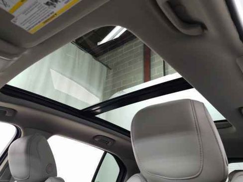 Certified 2023 Cadillac XT4 Luxury w/ Cold Weather Package image 16