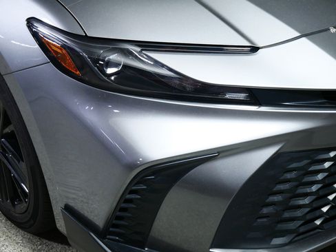 Used 2025 Toyota Camry SE FWD image 16