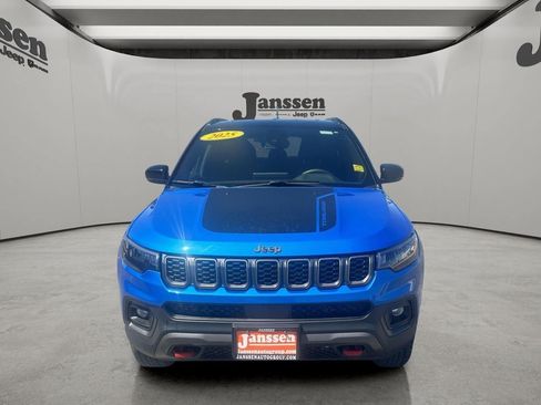 Used 2025 Jeep Compass Trailhawk AWD/4WD image 8