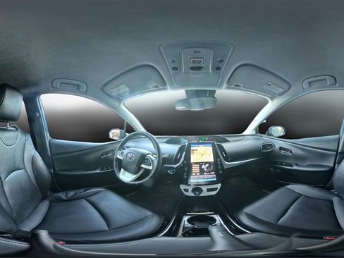 Used 2018 Toyota Prius Four Touring image 33