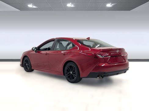 Used 2025 Toyota Camry SE image 2