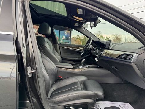 Used 2018 BMW 530i xDrive image 11