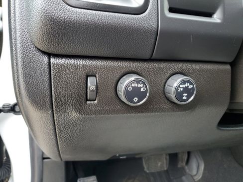 Used 2022 Chevrolet Colorado LT AWD/4WD image 16