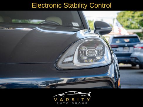 Used 2022 Porsche Cayenne Coupe w/ Premium Package image 36