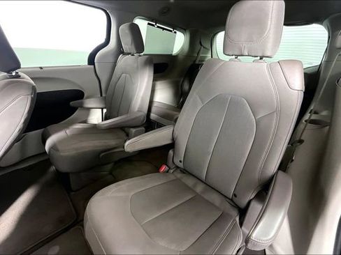 Used 2017 Chrysler Pacifica Touring Plus FWD image 24