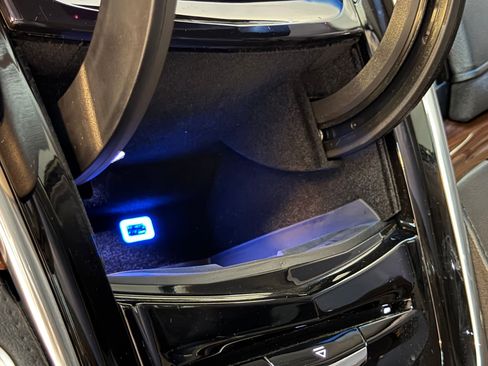 Used 2018 Cadillac Escalade Luxury RWD image 31