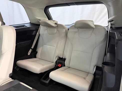 Used 2021 Volvo XC90 T5 Momentum w/ Climate Package AWD/4WD image 17