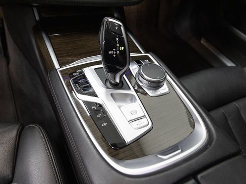 Used 2021 BMW 740i RWD image 20