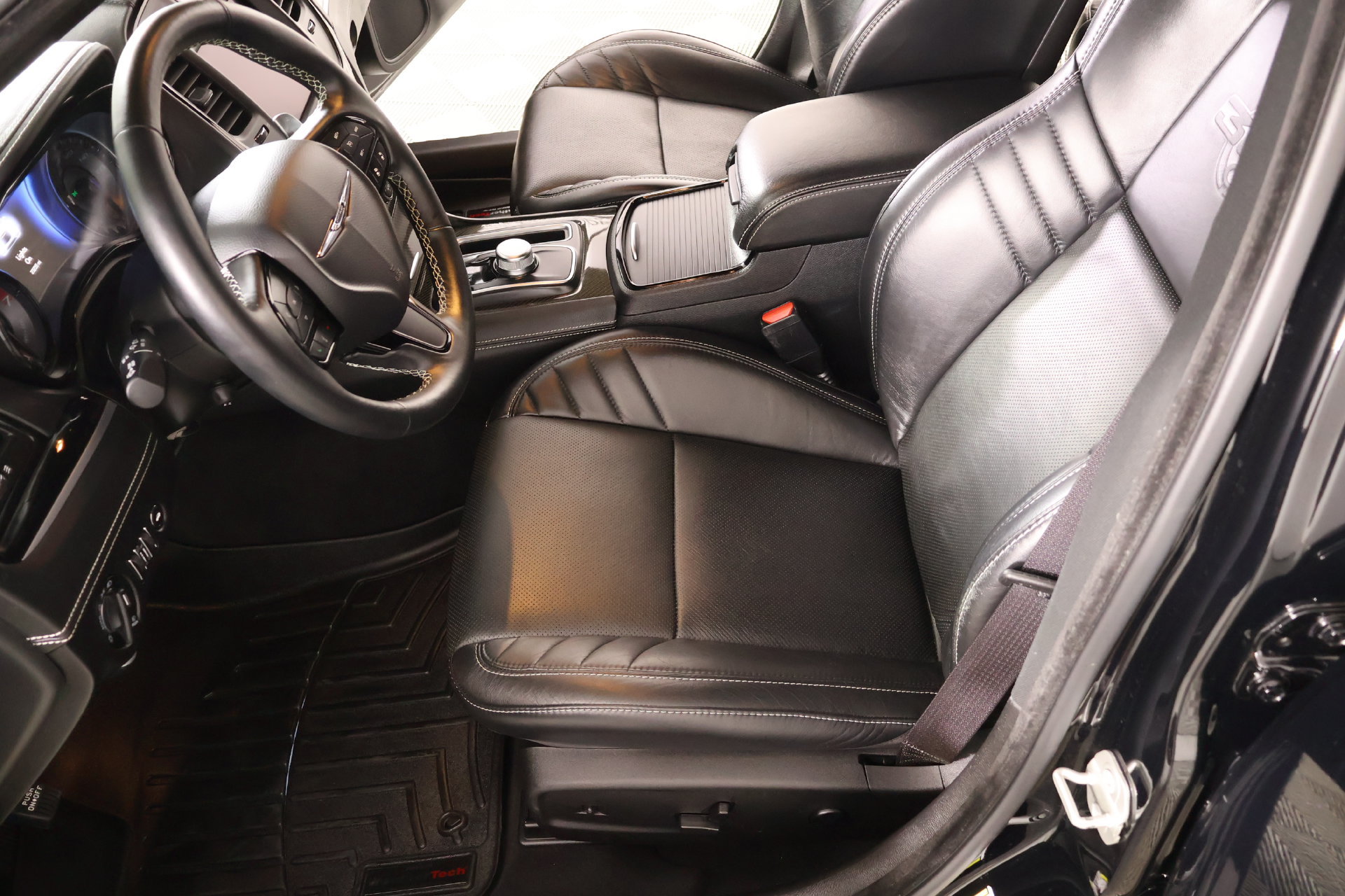 Used 2023 Chrysler 300 C RWD image 11