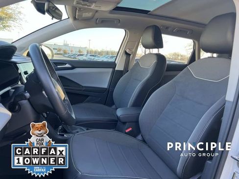 Certified 2023 Volkswagen Taos SE w/ Panoramic Sunroof Package image 15