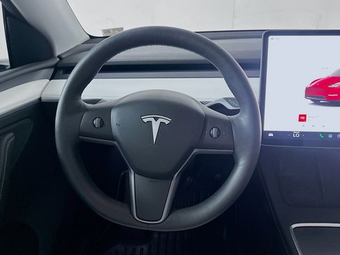 Used 2024 Tesla Model Y Long Range image 17