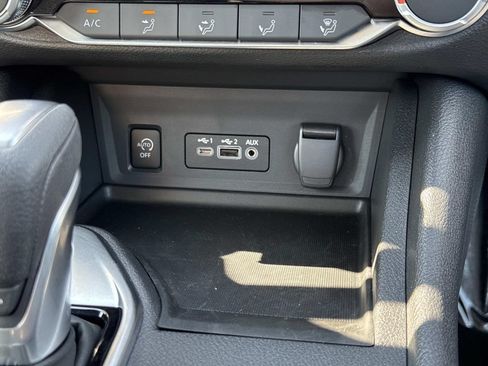 Used 2025 Nissan Sentra SV FWD image 7