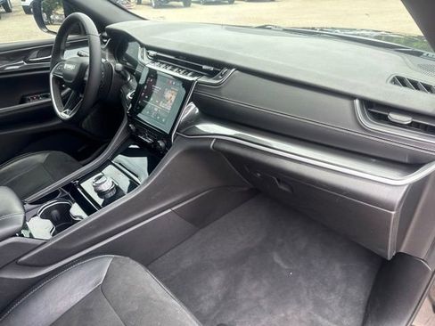 Used 2023 Jeep Grand Cherokee Altitude RWD image 15
