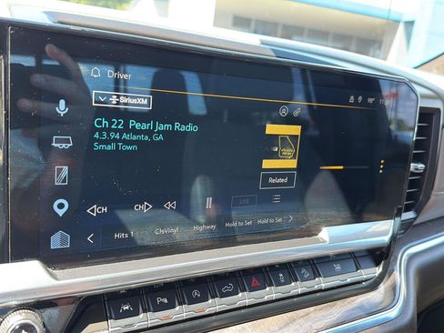 Used 2025 Chevrolet Silverado 1500 LTZ AWD/4WD image 25