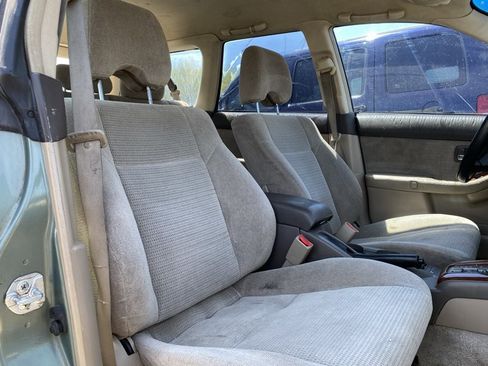 Used 2004 Subaru Outback Wagon image 27