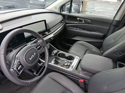 Used 2025 Kia Carnival SX FWD image 18