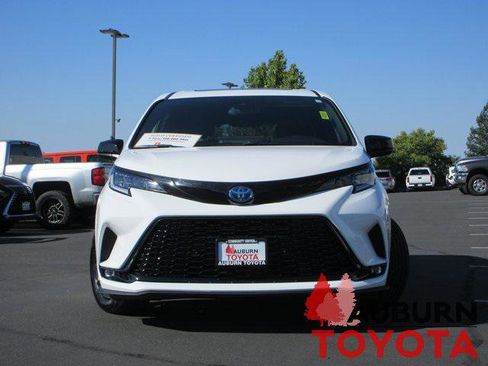 Certified 2025 Toyota Sienna XSE image 26