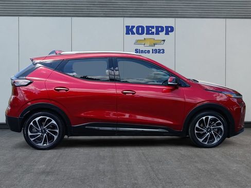 Used 2023 Chevrolet Bolt EUV Premier w/ Super Cruise Package FWD image 6
