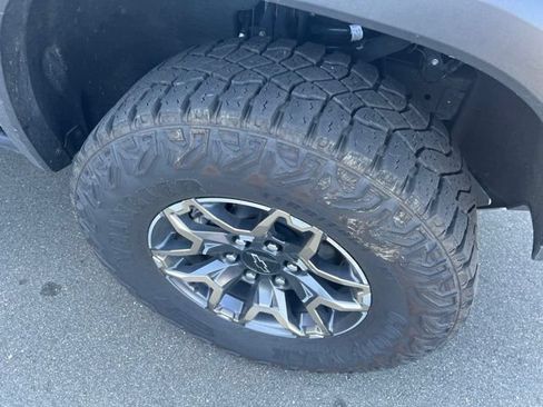 Used 2024 Chevrolet Colorado ZR2 w/ Safety Package AWD/4WD image 10