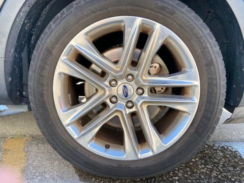 Used 2017 Ford Explorer Limited w/ Class II Trailer Tow Package FWD image 12