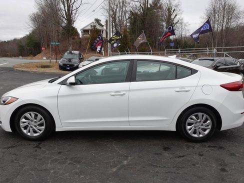 Used 2017 Hyundai Elantra SE FWD image 4