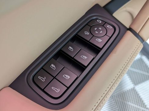 New 2026 Porsche Cayenne image 25