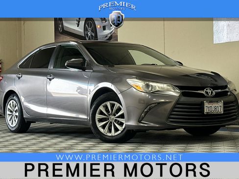 Used 2017 Toyota Camry LE FWD image 1