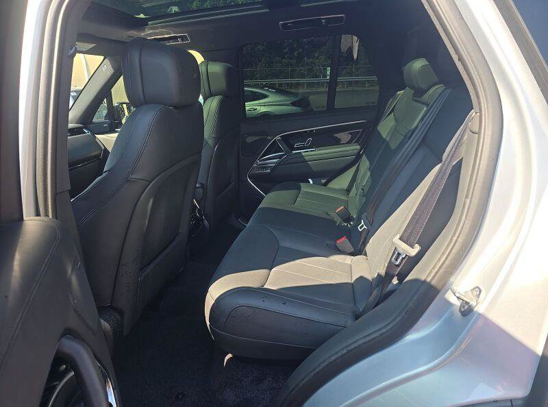 Used 2023 Land Rover Range Rover SE AWD/4WD image 9