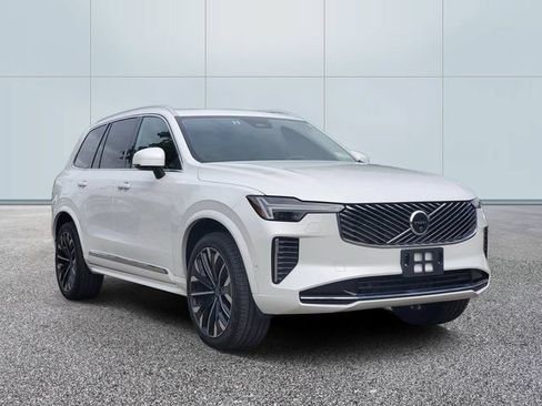 Certified 2025 Volvo XC90 B5 Plus AWD/4WD image 3