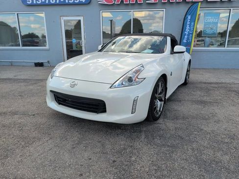 Used 2016 Nissan 370Z Touring Sport RWD image 3