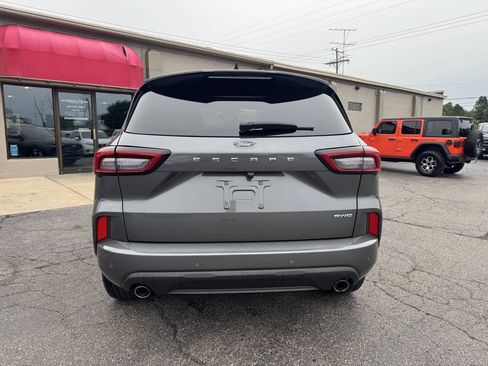 Used 2023 Ford Escape ST-Line Elite w/ Premium Technology Package AWD/4WD image 3