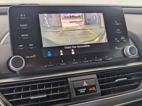 Used 2018 Honda Accord LX image 18
